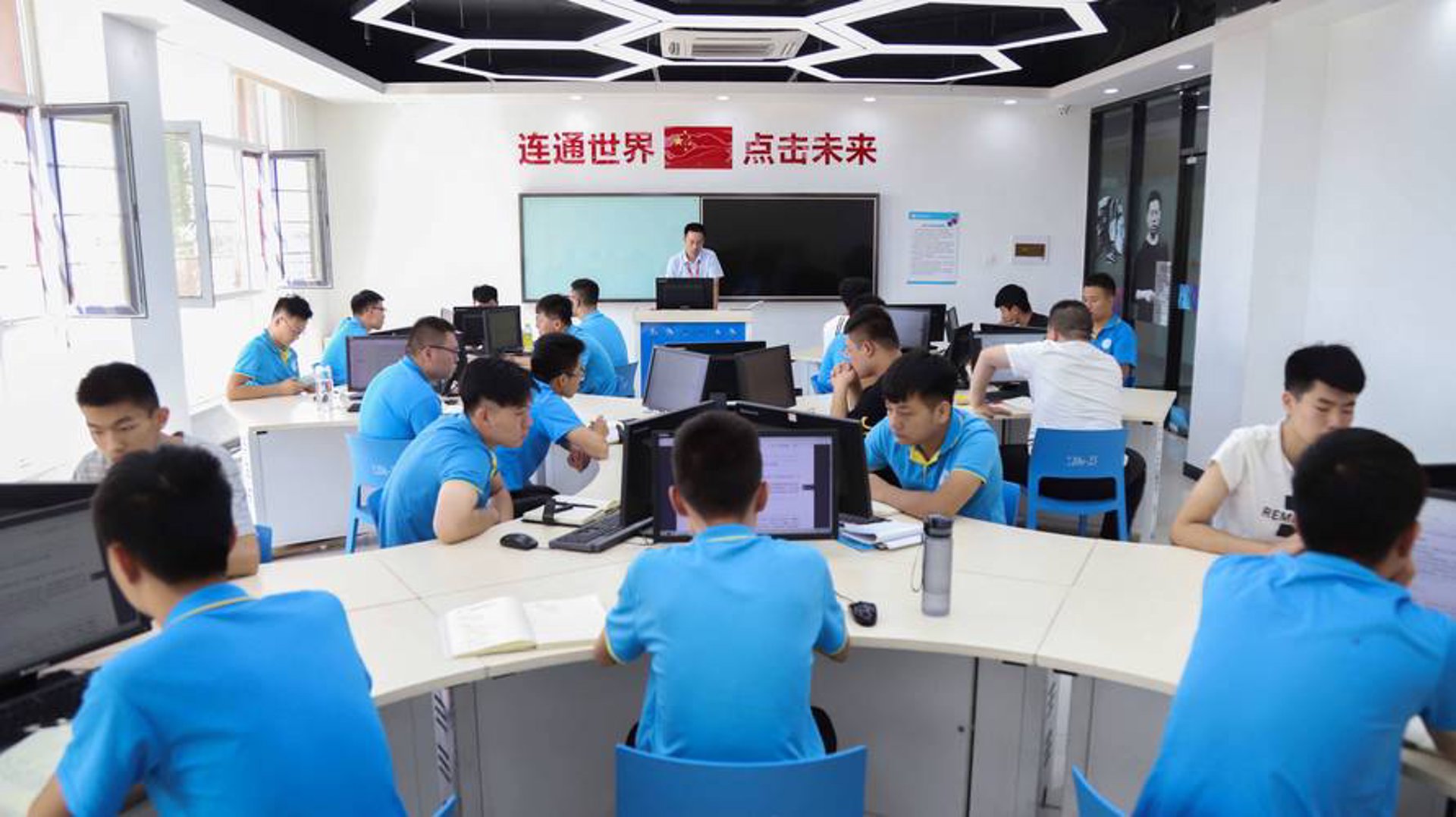 企业建站选购指南:打造专属品牌的利器